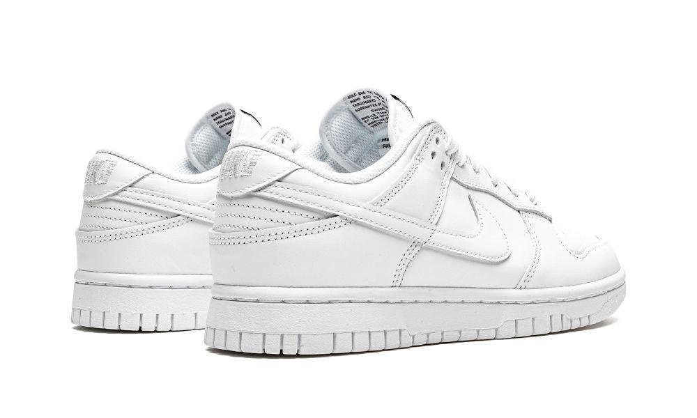DUNK LOW WMNS"Triple White"