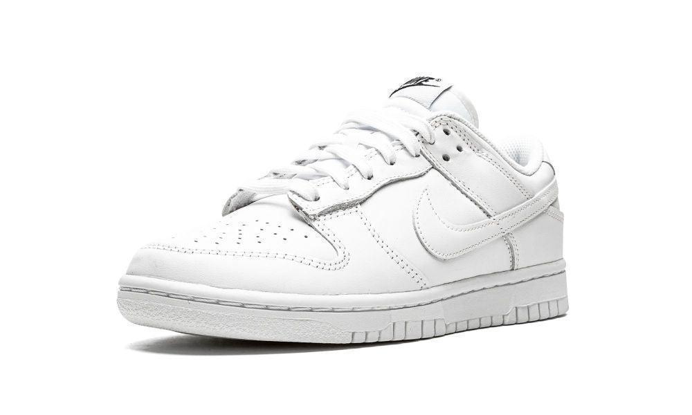 DUNK LOW WMNS"Triple White"