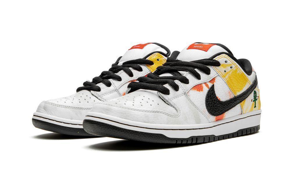 SB Dunk Low
"Tie-Dye Rayguns 2019 - White"