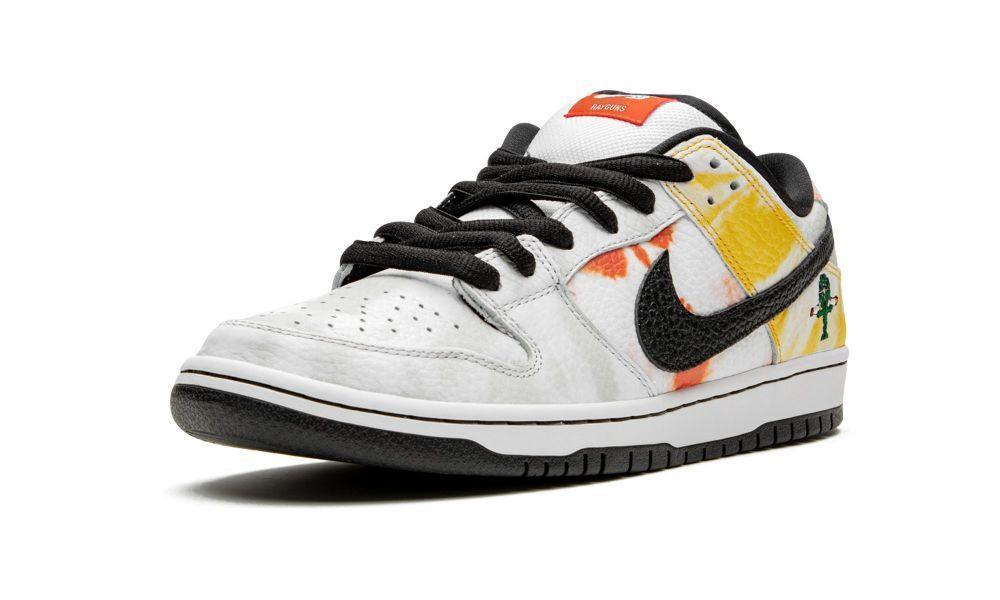 SB Dunk Low
"Tie-Dye Rayguns 2019 - White"