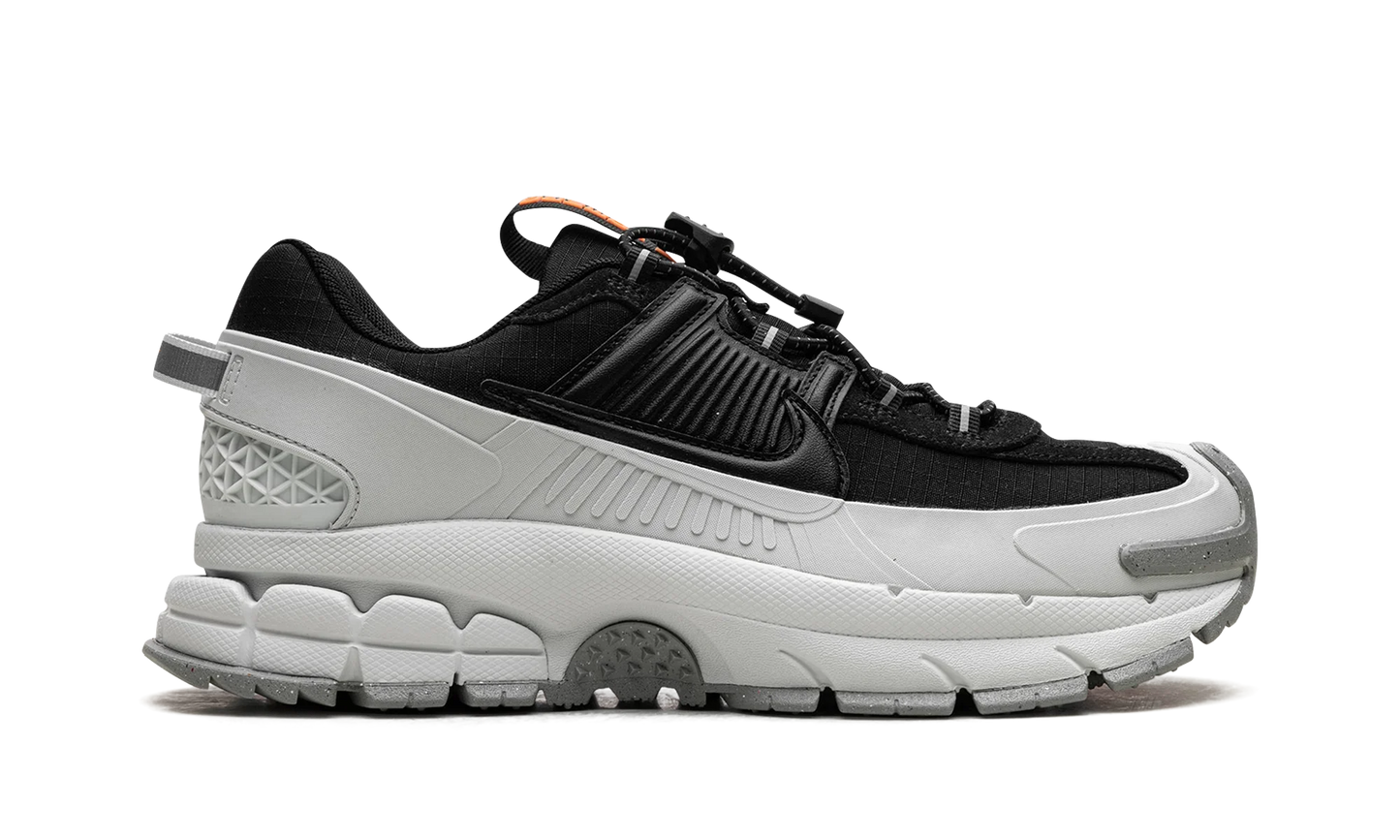 Zoom Vomero 5 Roam "Black Light Silver"