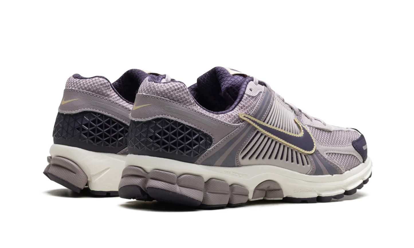 Zoom Vomero 5 "Platinum Violet"