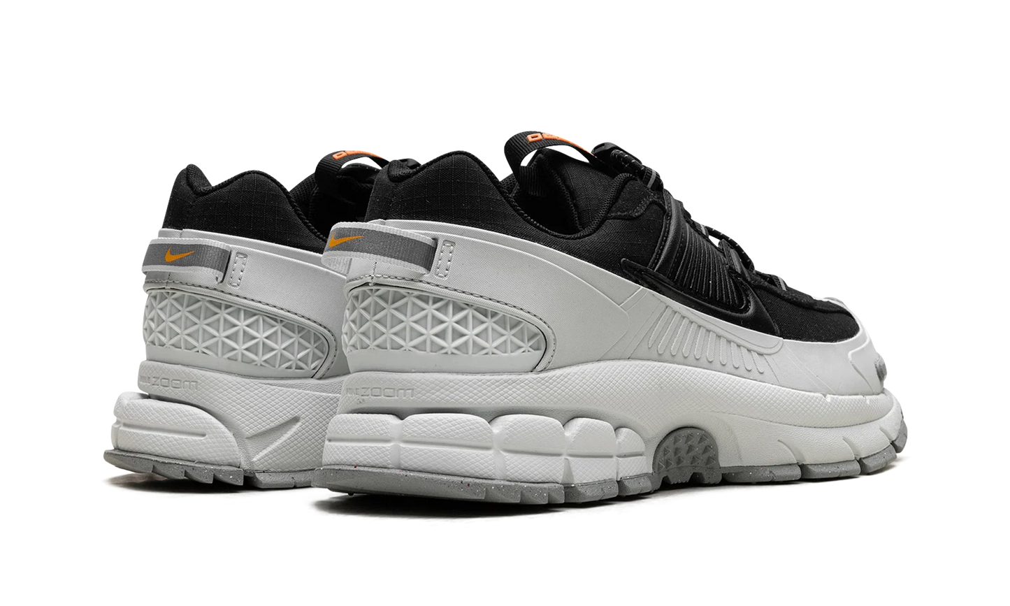 Zoom Vomero 5 Roam "Black Light Silver"