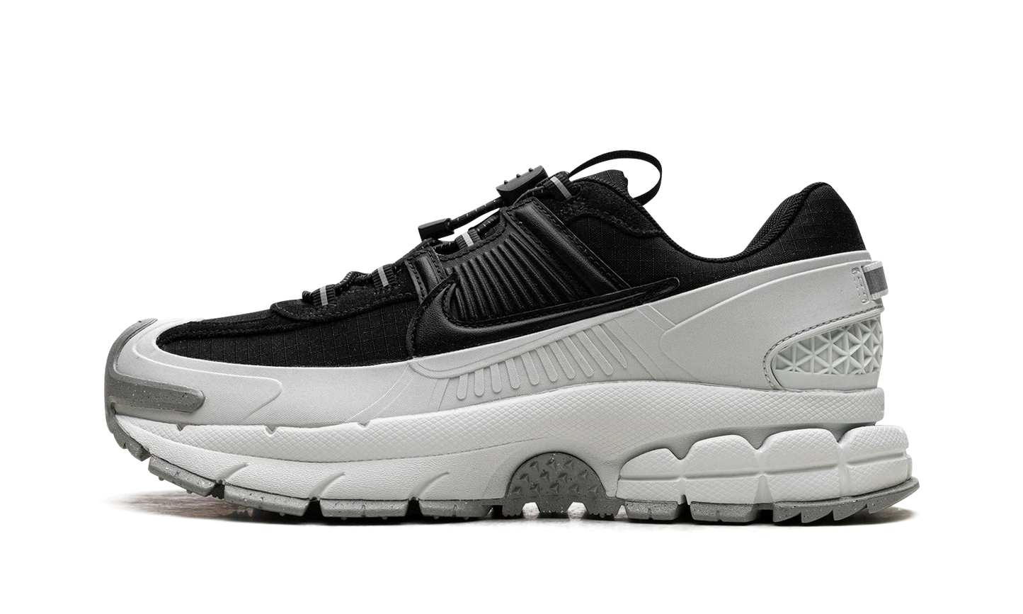 Zoom Vomero 5 Roam "Black Light Silver"