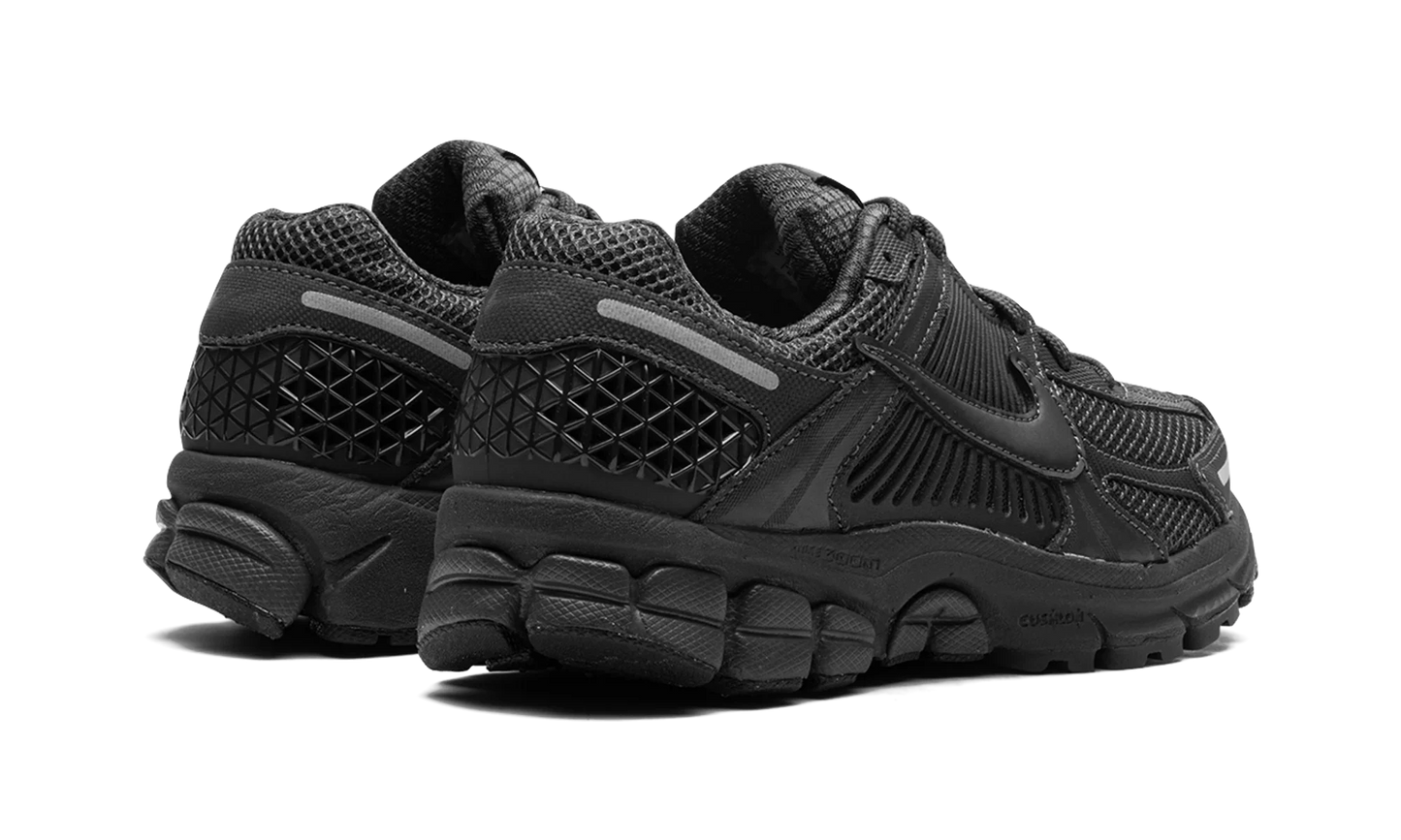 Zoom Vomero 5  "Triple Black"